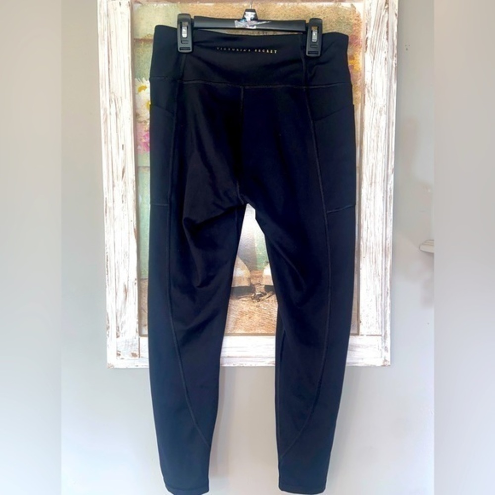 Victoria's Secret Women's Small Knockout Capri Leggings Black Activewear